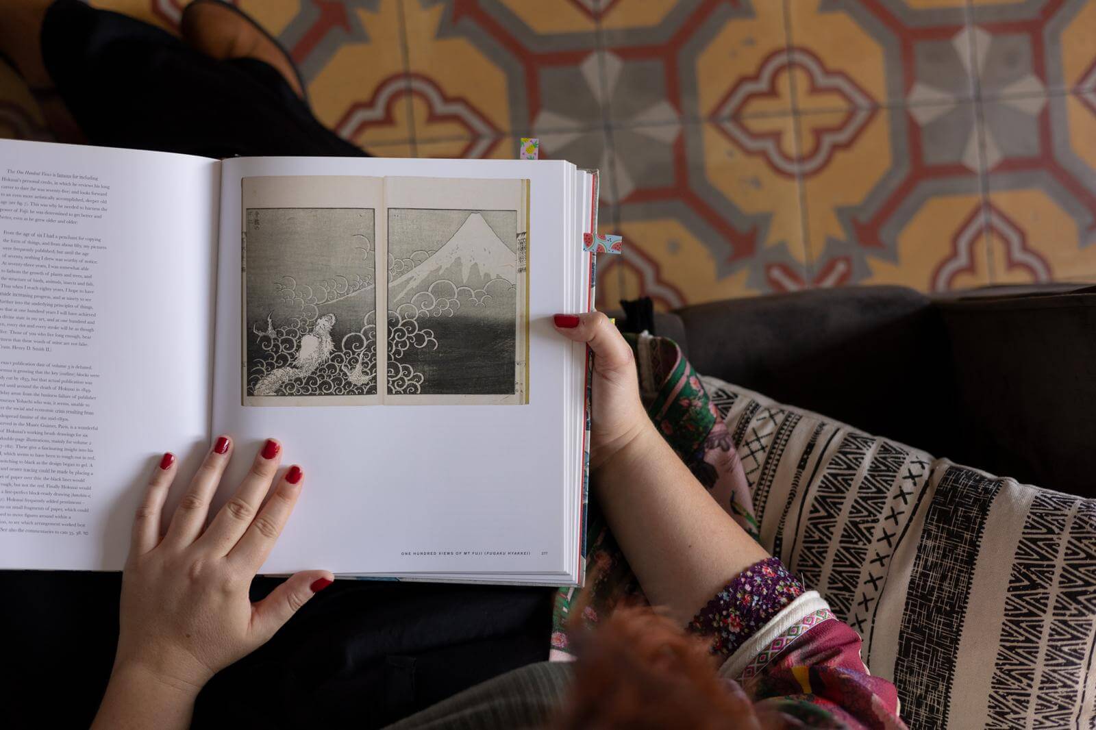 Diana Rossell en una conferencia sobre arte japonés